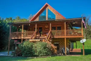 Image of Riverfront Log Cabin\/Pet Friendly\/Family Fun! 3BS8