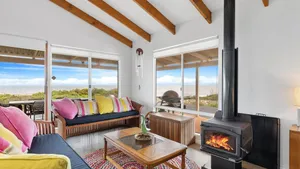 Image of Bay Beach House - A Family & Pet Friendly Favourite with Direct Beach Access