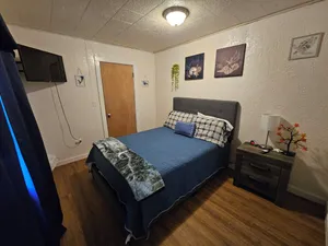 Image of Inviting home, with large yard and free parking
