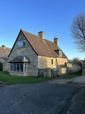 Image of Quiet Cowfair Cottage In Central Cotswolds With Lovely Garden