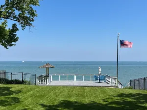 Image of Cozy lake house with spectacular views and private access to the lake