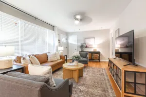 Image of Cozy Three-bedroom home 15 minutes from downtown Kansas City