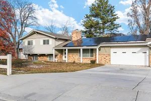 Image of Exceptional House with Hot Tub, Close to Ski Resorts, Sleeps 10,  4BR\/2BA