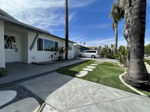 Image of Modern 4 King Beds, Beautiful Large Backyard, Golf, WFH, Long Stays, WI-FI, FWY, 25 mins to Beach