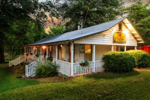 Image of *NEW* Adorable French Country Cottage w\/Free Bikes
