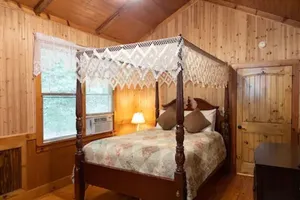 Image of Cozy Cabin: River View with Hot Tub