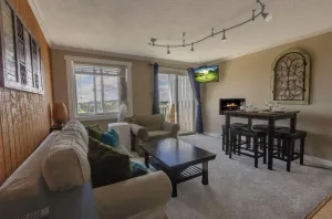 Image of ML 340: Amazing lift & mountain views, new deck + AC!