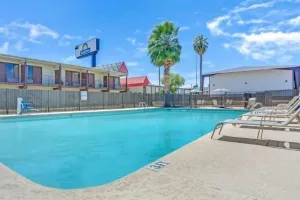 Image of Prime Location! Free Parking, Outdoor Pool, Close to Rialto Theatre