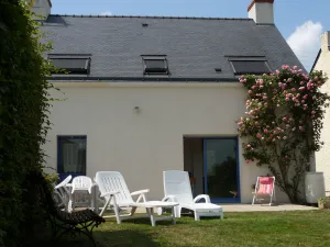 Image of Cottage labeled 3 stars between sea and countryside