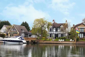 Image of Lux 8Br Thamesfront Villa w Yacht & Sauna