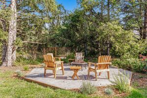 Image of Adorable cottage near the beach w\/ wood stove, firepit, & full kitchen