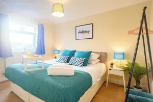 Image of Merriotts Court - Parking - WIFI