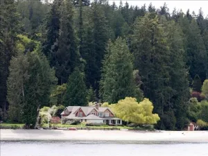Image of Bainbridge Island (Puget Sound):No-Bank Waterfront Sandy Beach