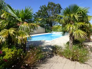 Image of House of 125m2, including veranda. Pool. Land not overlooked.