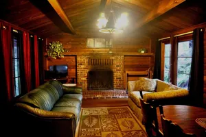 Image of Cedar Cabin at Rainier Lodge (0.4 miles from Mt.Rainier entrance)