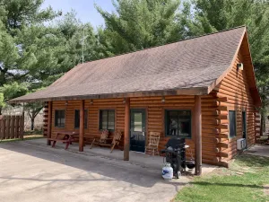 Image of Dilly's Hatfield Resort Cabin (On Lake Arbutus)