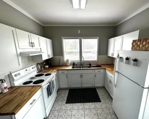 Image of Mrs. Hughes Cottage - 2 bedroom House w/ parking