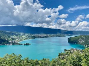 Image of Magnificent Chalet : lake and mountain view.