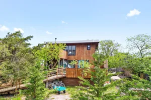 Image of Spacious Dog-Friendly Home with Renovated Kitchen and Bathrooms