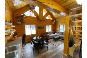 Image of Beautiful Comfy Alaskan Log Home 1