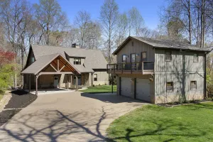 Image of Lakeside manor