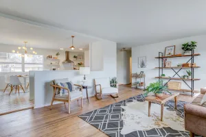 Image of ⭐️Chic 5BR Home Family\/Pet Friendly W\/ Fenced Yard