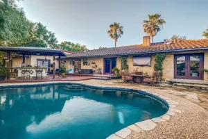 Image of Mini Resort In SA, 3 Master Suites w Heated Pool, big screen & outdoor kitchen