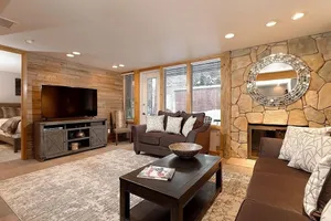 Image of Fifth Avenue Unit 5 Modern & Stylish Condo with A/C and Access to Pool & Hot Tub