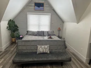 Image of Spacious Bayview Penthouse w\/ King bed