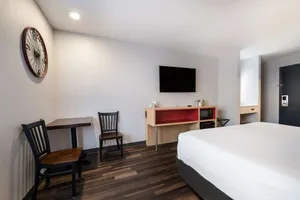 Image of Just What You Were Looking For! Pool, Free Breakfast & Parking, Pets Allowed