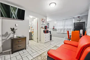 Image of Pet Friendly\/RedStudio1116F\/FastWiFi\/BigTV\/FreePKG\/near Downtown Aurora.