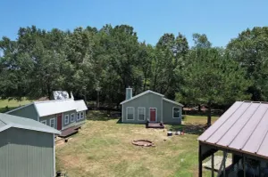 Image of Bois Darc Bungalows 4-Cabin supporting 15 guest