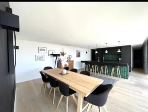 Image of CONTEMPORARY HOME