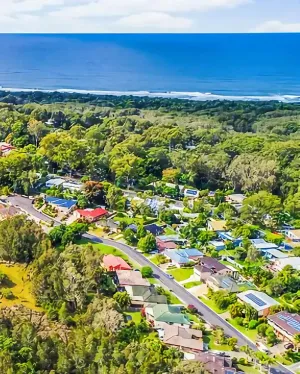 Image of Frangipani is a grand 5 bedroom home situated by the water’s edge in the quiet Hyland Park