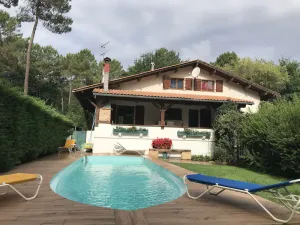 Image of Arcachon bay. Villa with swimming pool. Nice benefits. The Teich
