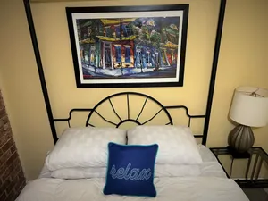 Image of Sleek Downtown Condo quick to LSU, I-10, Mid-City
