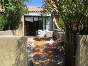 Image of Maisonnette entre étang et plage
