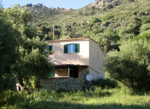 Image of Detached house between sea and mountain