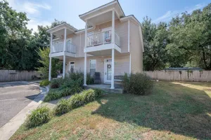 Image of Gorgeous 3 bedroom townhome Walk to the beach