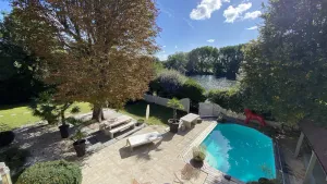 Image of Belle demeure avec piscine, vue et accès direct à la Seine, très proche de Paris