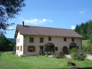 Image of Spacious Renovated Farmhouse with Large Garden, Near Hiking Trails & Ski Resort