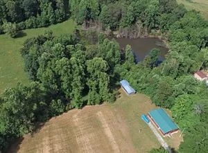 Image of Less than 1 mile from Dale Hollow State Park Marina. Private pond for fishing.