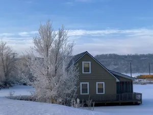 Image of Cozy Warm Winter \"Nantucket\" Cottage Getaway