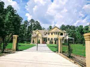 Image of Gated 5BR\/4.5BA House - Internet and Grill