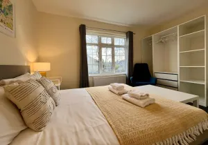 Image of CENTRAL, newly refurb 2 bed flat with FREE PARKING