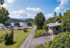 Image of Lakeside Retreat at The Ginkgo Cottage - Location, location, location