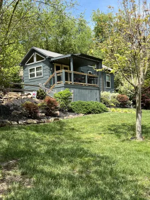 Image of Adorable Cabin with big mountain views 12 Minutes to DT Asheville