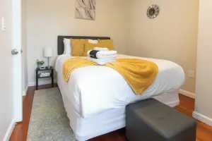 Image of 5BR triple decker apartment – 15 mins to City
