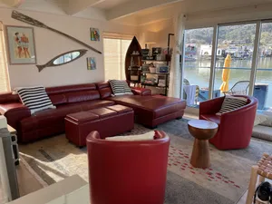Image of Elegant & Fun! Top Rated Floating Home, 3 BR, 3 BA & kayaks. Book now for 2026