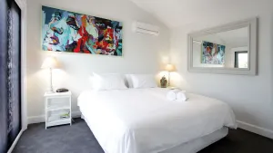 Image of Stylish renovated heritage apartment, in quiet tree lined st close to the CBD